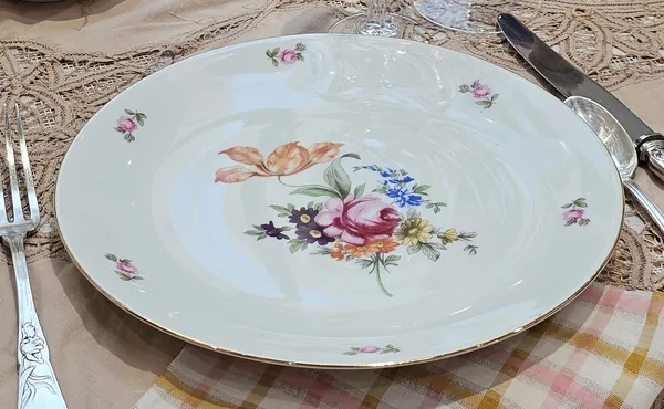 Assiette champêtre rose — motif fleuri