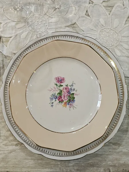 Assiettes champêtre pêche — motif fleuri