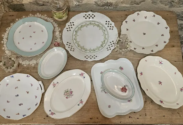 Plat de service fleuri
